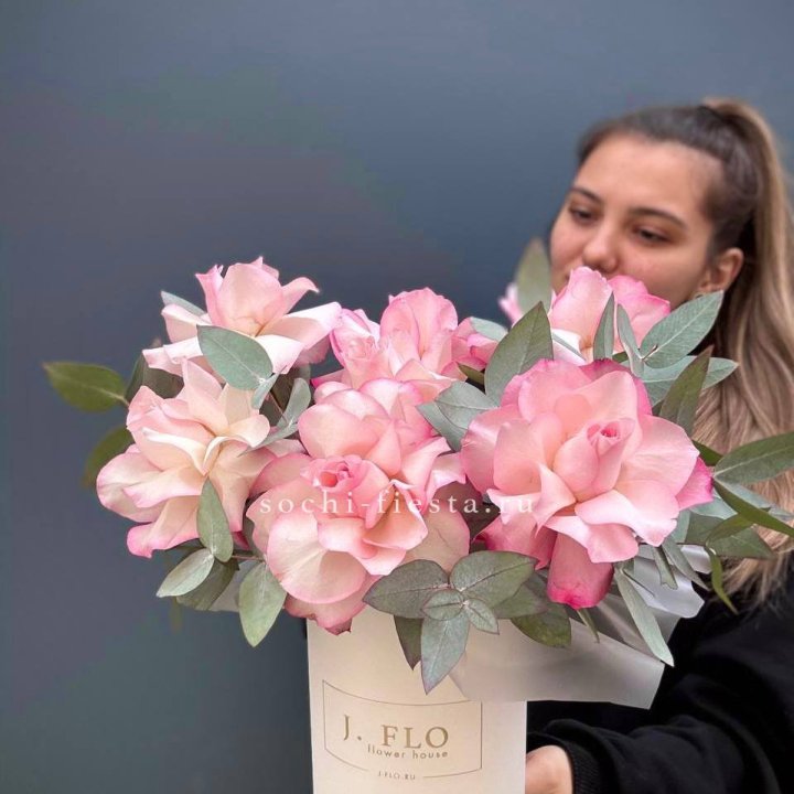 7 Французских роз в боксе в Нижневартовске