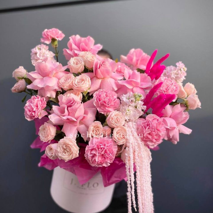 Цветочная коробка "Стелла" с доставкой в Нижневартовске