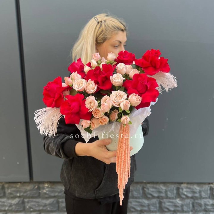 Бокс с нежными розами  в Нижневартовске