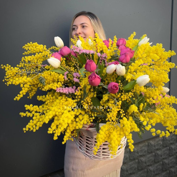 Цветочная корзина с мимозой "Спринг" в Нижневартовске