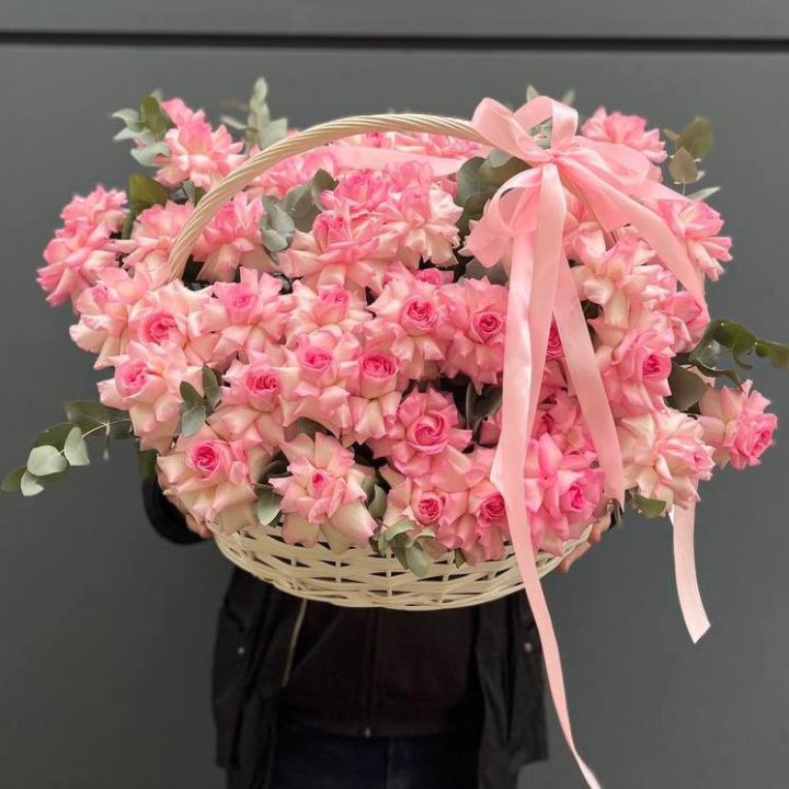 51 розовая роза в корзине в Нижневартовске