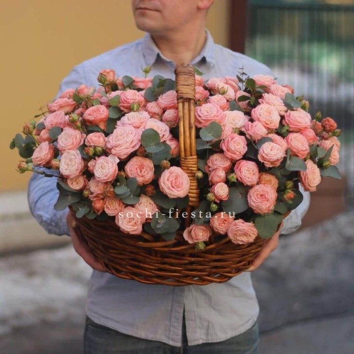 Корзина из 101 пионовидной розы в Нижневартовске