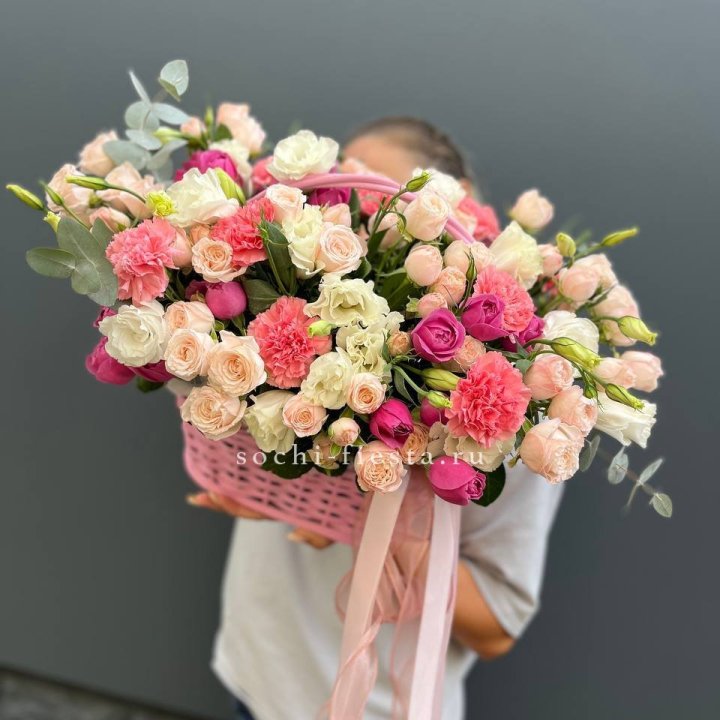 Цветочная корзина "Флоренция" в Нижневартовске