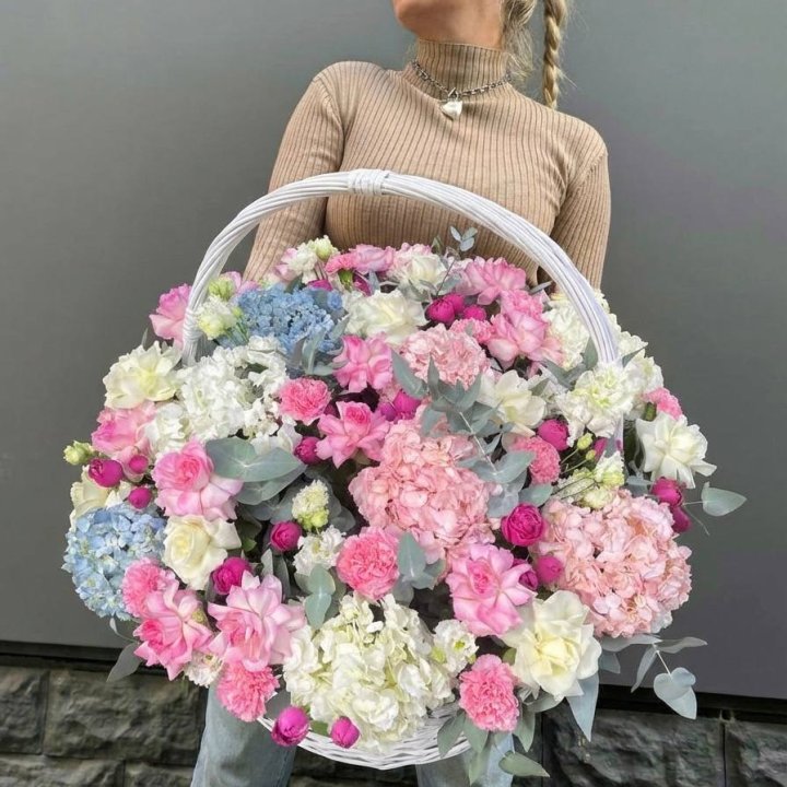 Цветочная корзина №3 с доставкой в Нижневартовске