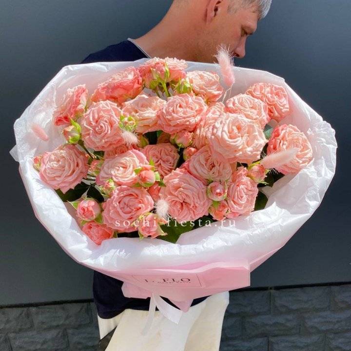 Пионовидные розы Мадам Бомбастик в Нижневартовске