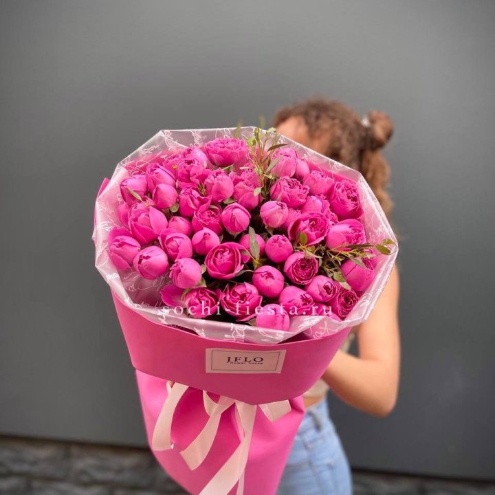 Кустовые розы букет Мисти Баблс с доставкой в Нижневартовске