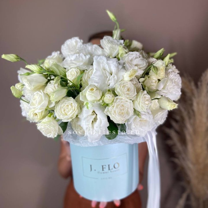 Бокс кустовых роз и эустомы  в Нижневартовске