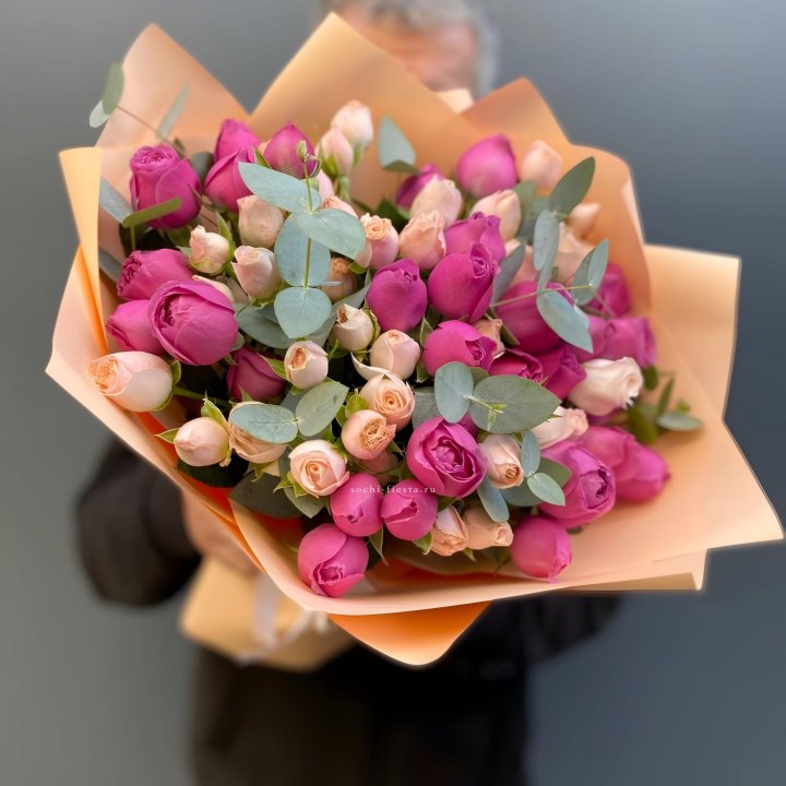 Букет кустовых роз Тендернес в Нижневартовске