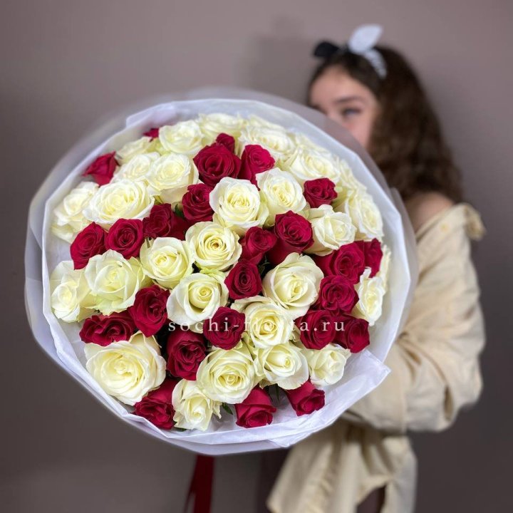 Микс из 55 роз в Нижневартовске