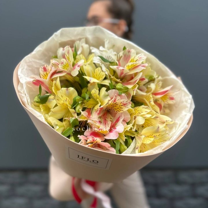 Альстромерии в нежном оформлении в Нижневартовске