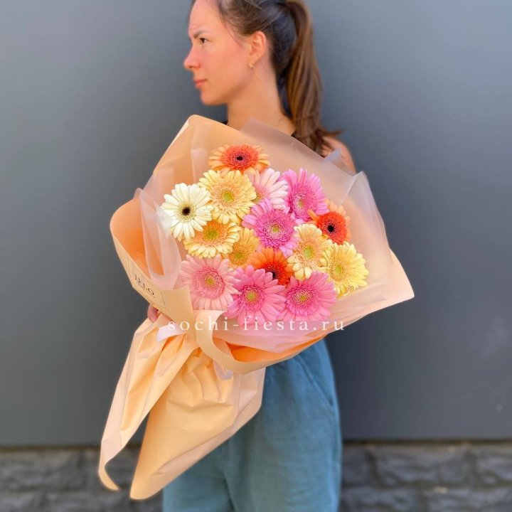 Букет разноцветных гербер в Нижневартовске