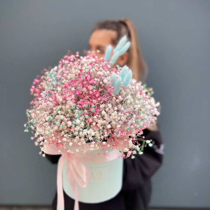 9 Радужных гипсофилы в шляпной коробке в Нижневартовске