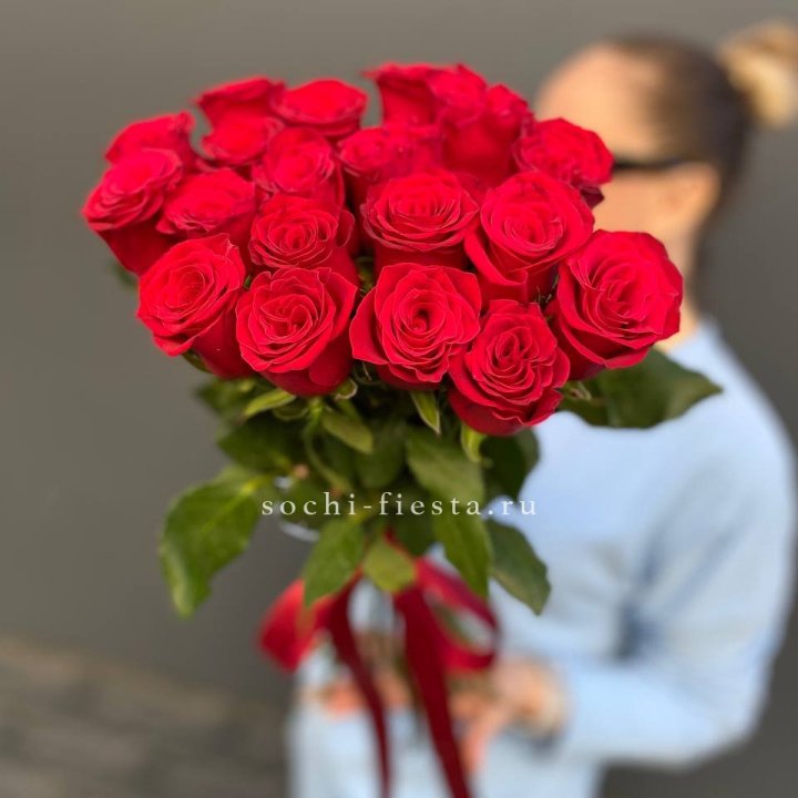 19 красных роз в Нижневартовске
