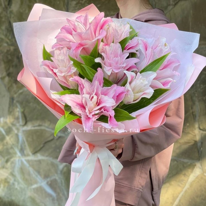 Букет пионовидных лилий №2 в Нижневартовске