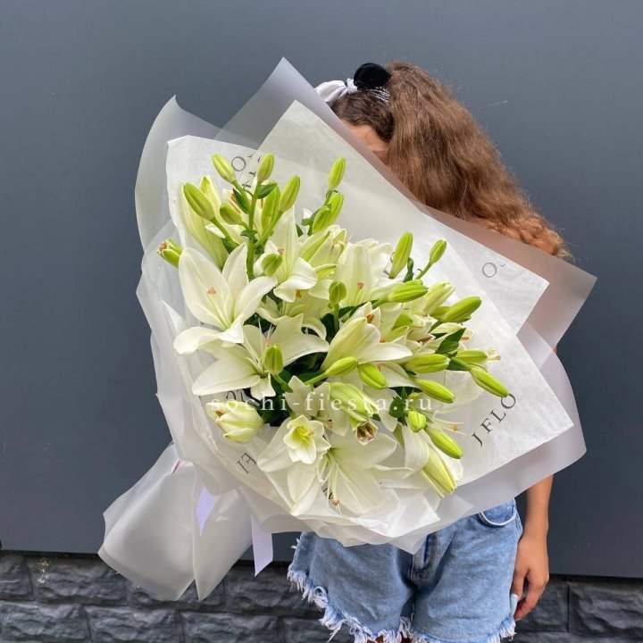 Букет  лилий "Воздушный"  с доставкой в Нижневартовске