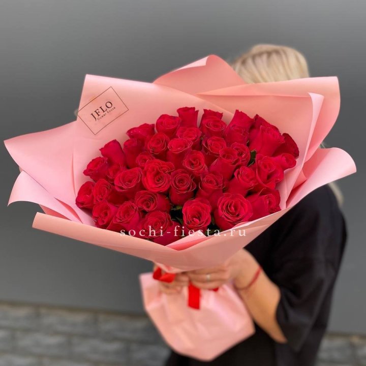 35 красных роз в Нижневартовске