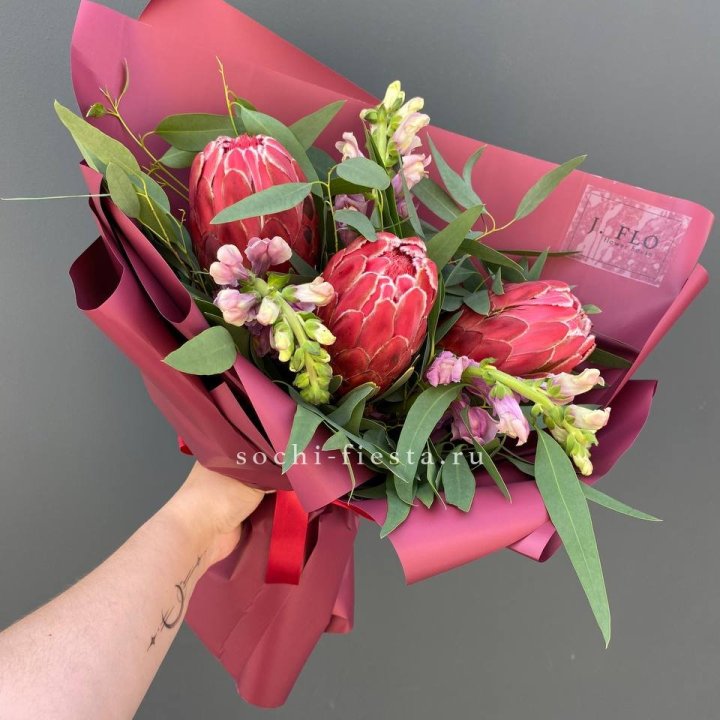 Букет из протеи "Квин" в Нижневартовске