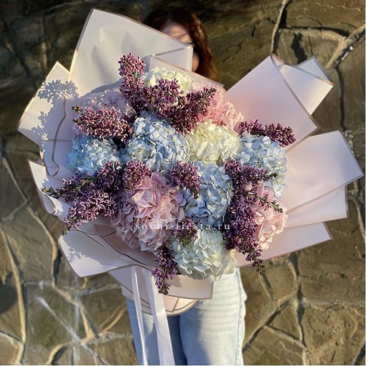 Букет гортензии с сиренью в Нижневартовске