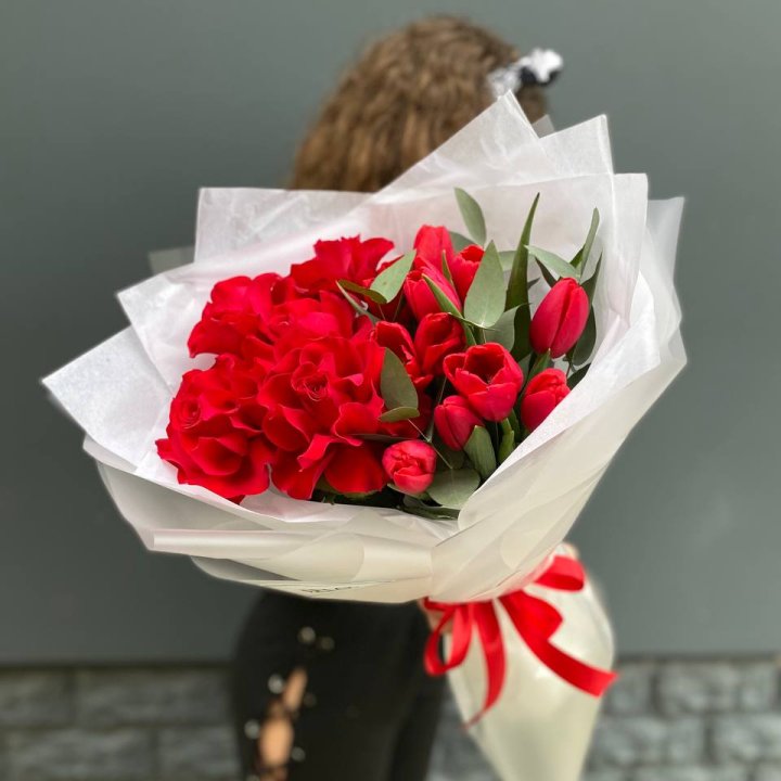 Дуо тюльпаны и розы в Нижневартовске