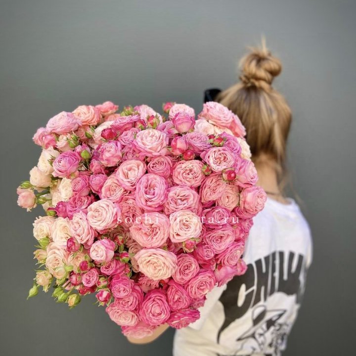 Охапка кустовых роз бомбастик пинк в Нижневартовске