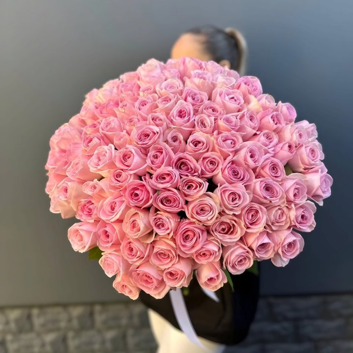 Охапка из 101 розовой розы в Нижневартовске