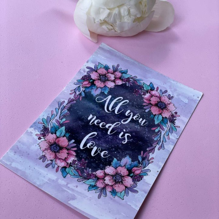 Открытка к букету "Все, что тебе нужно - это любовь" в Нижневартовске