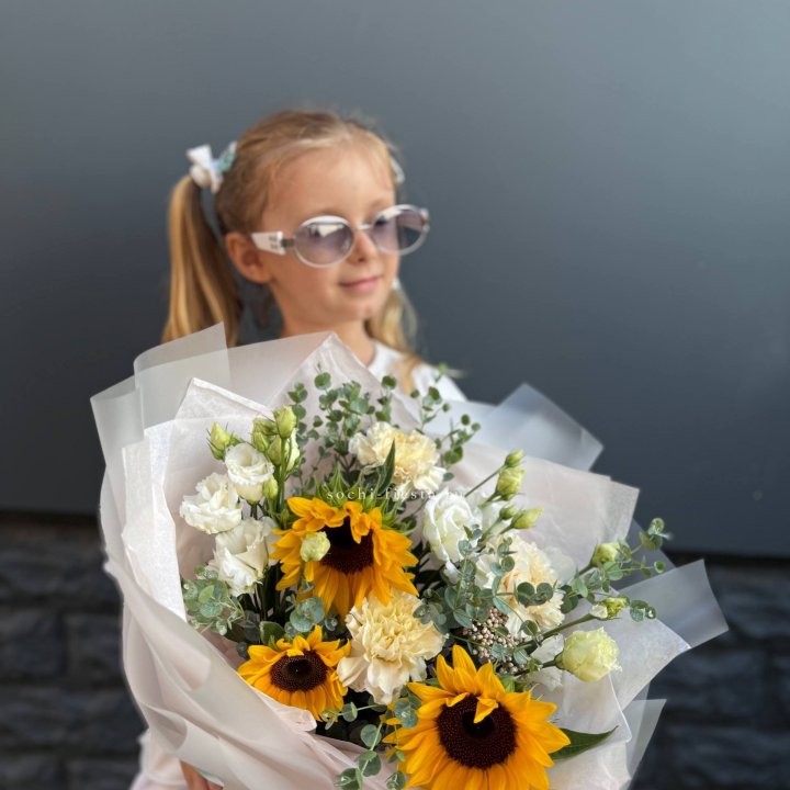  Букет  из стойких цветов с подсолнухами в Нижневартовске