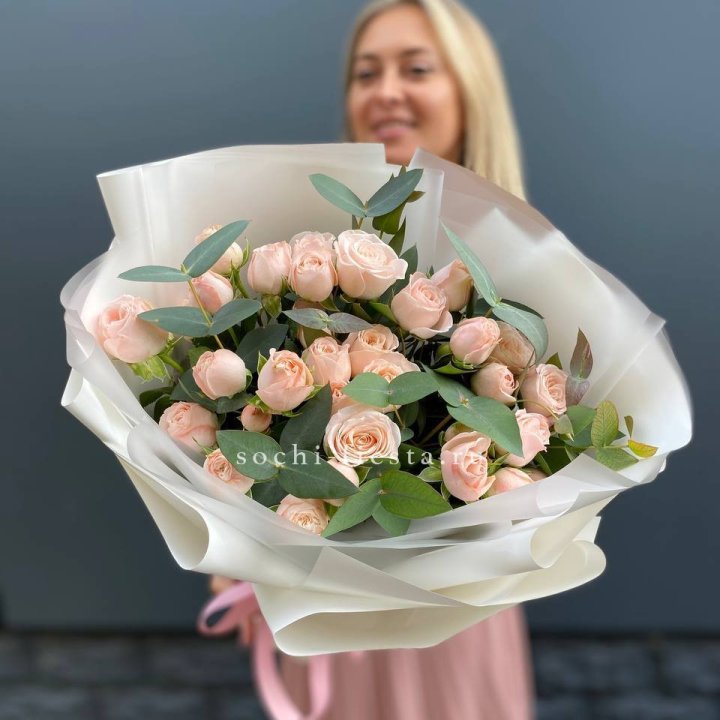 Букет кустовых роз "Фреш" с доставкой в Нижневартовске