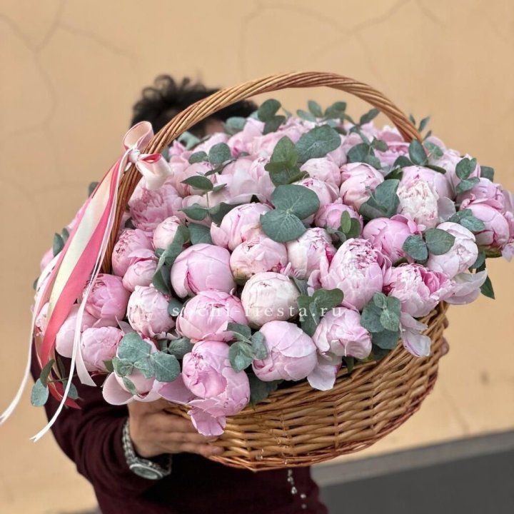 Корзина пионов "75" в Нижневартовске