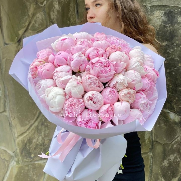 39 нежных пионов в Нижневартовске