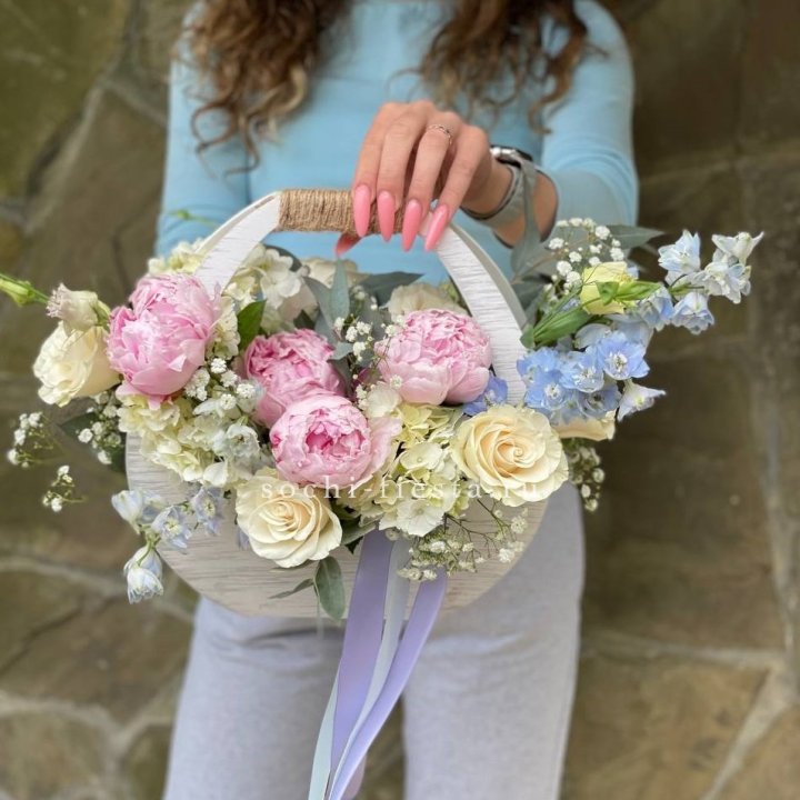 Ящик с пионами в Нижневартовске