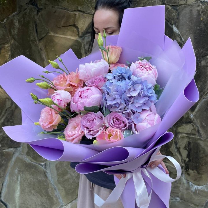 Букет с пионами "Блю логан" в Нижневартовске