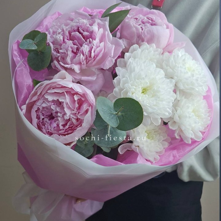  Букет комплимент с пионами в Нижневартовске