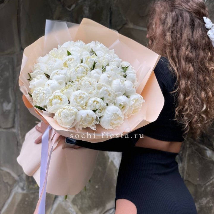 35 белых пион в Нижневартовске