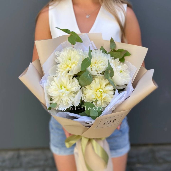  Букет белых пионов в Нижневартовске
