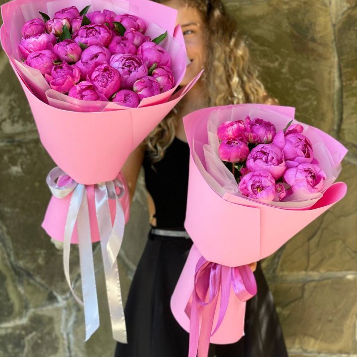 Букет ярких пионов  в Нижневартовске