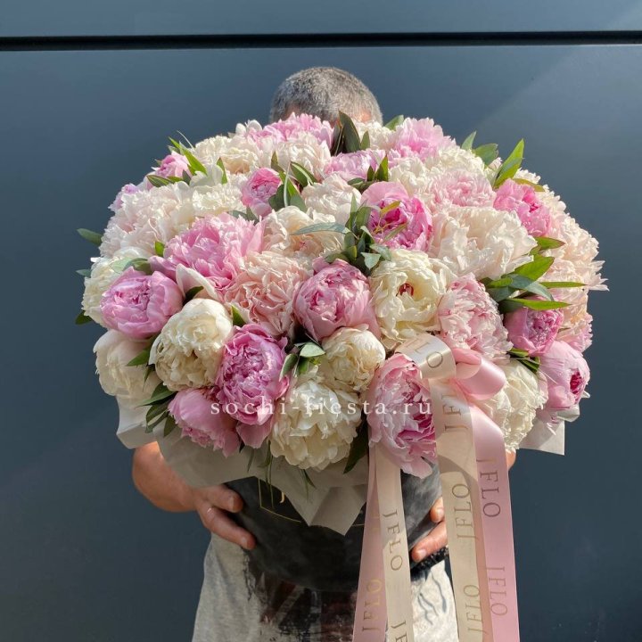 51 пионов в боксе в Нижневартовске