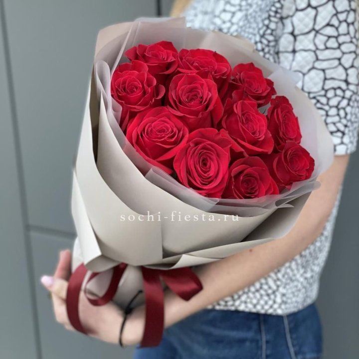 Букет красных роз "Рози" в Нижневартовске