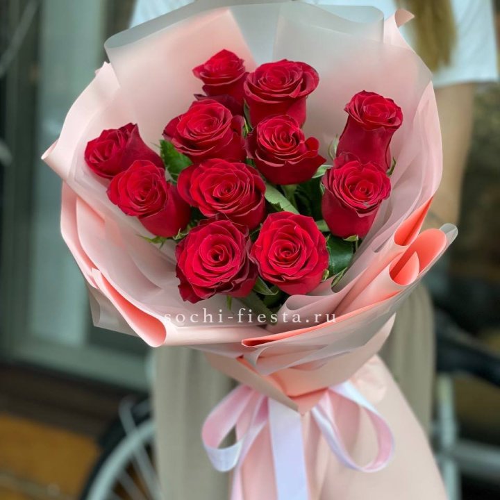 Букет красных роз "Мадам ред" в Нижневартовске