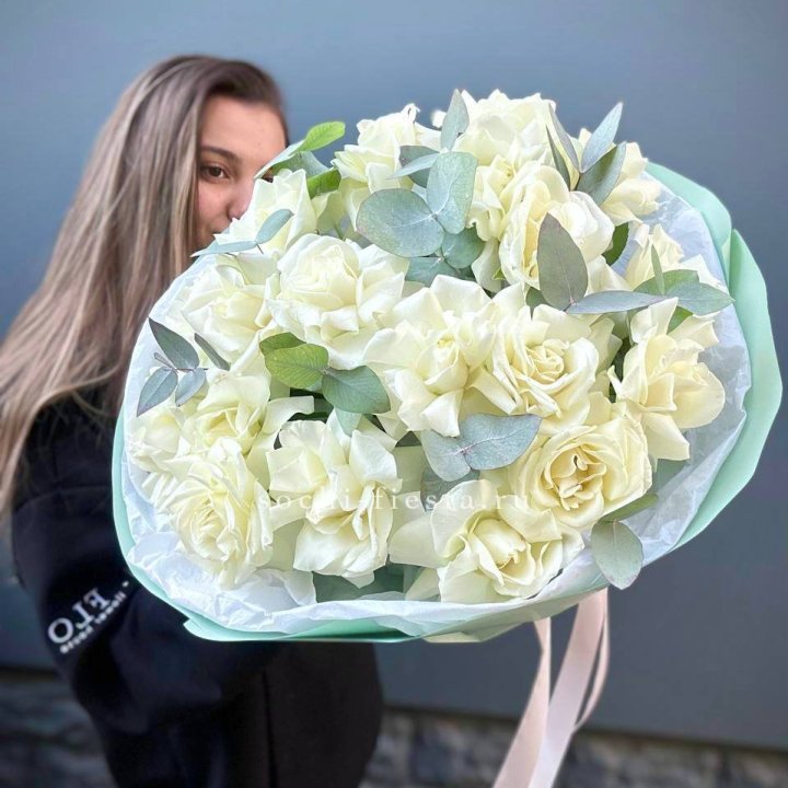19 Белых французских роз "Ноте бьянке" в Нижневартовске