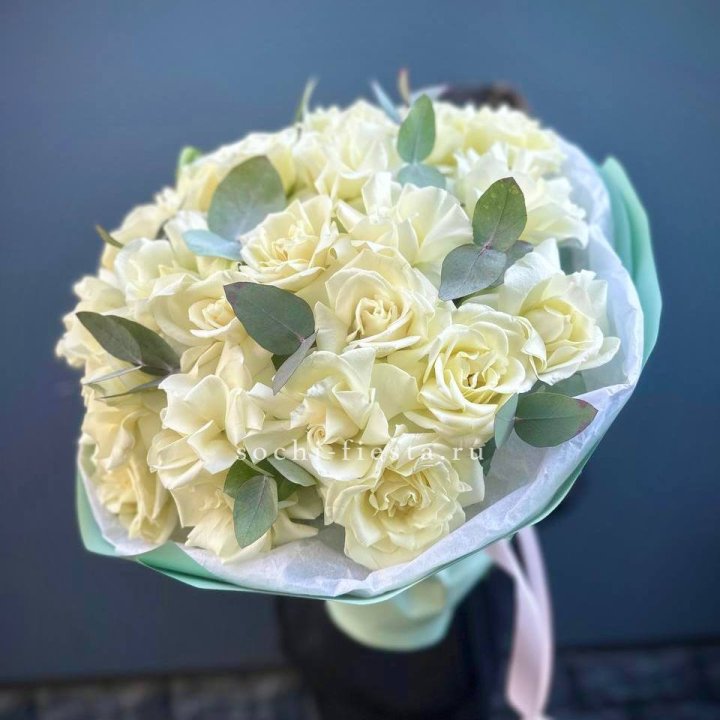 25 Белых французских роз "Ноте бьянка" в Нижневартовске