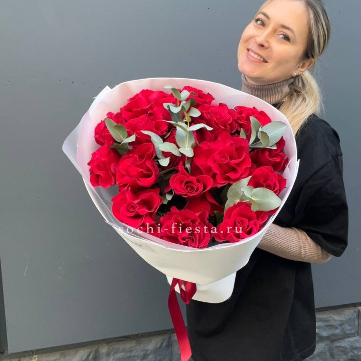 17 Красных французских роз в Нижневартовске