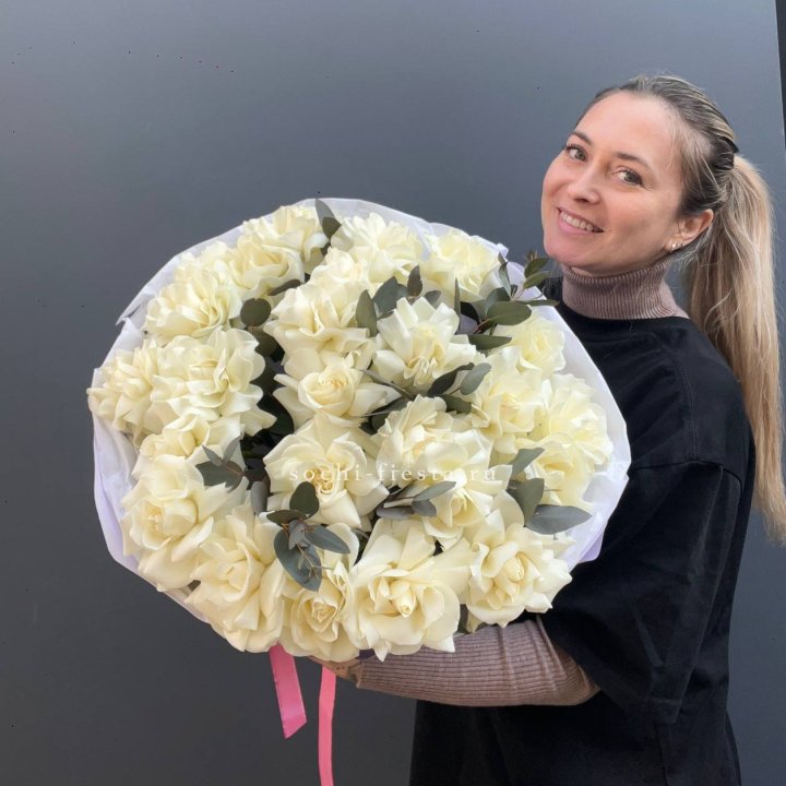 25 Белых французских роз Вайт найс в Нижневартовске