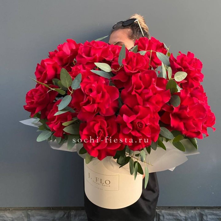 25 Французских красных роз в коробке в Нижневартовске