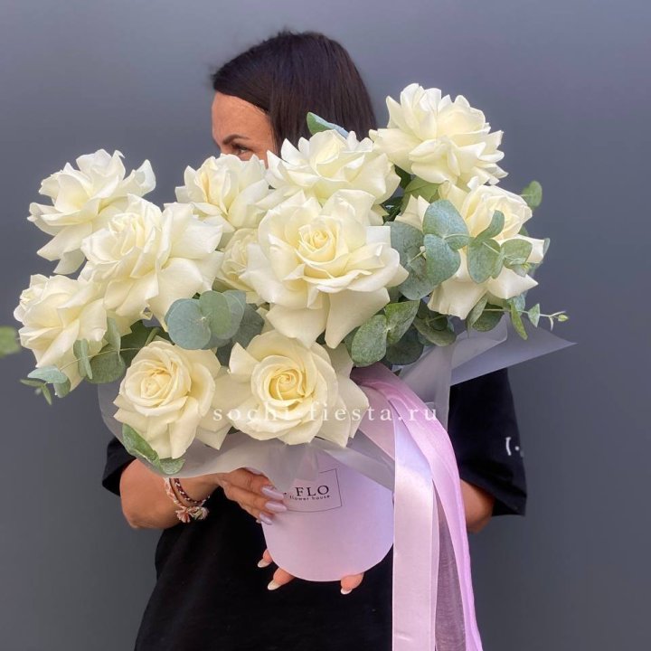 11 Французских белых роз в боксе в Нижневартовске