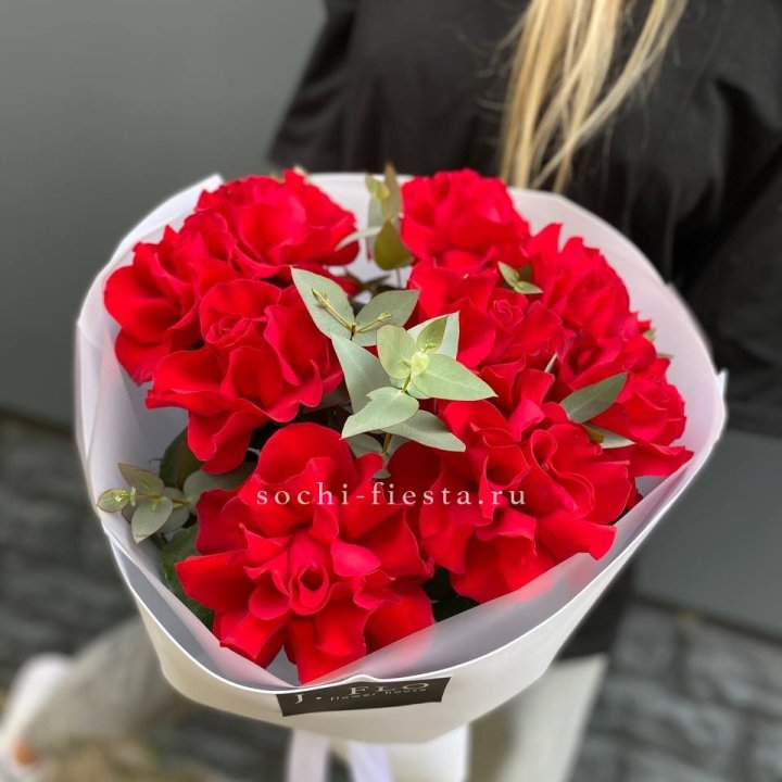 9 Красных французских роз с доставкой в Нижневартовске