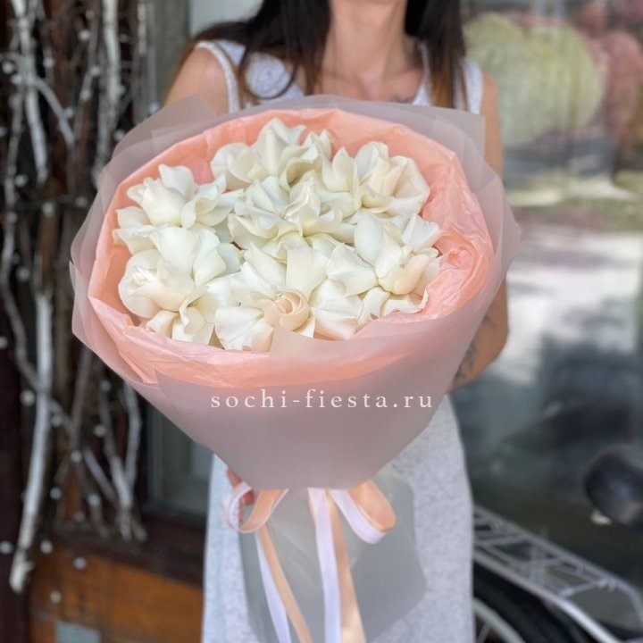 7 Белых французских роз в Нижневартовске