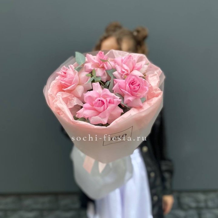 5 французских розовых роз  в Нижневартовске