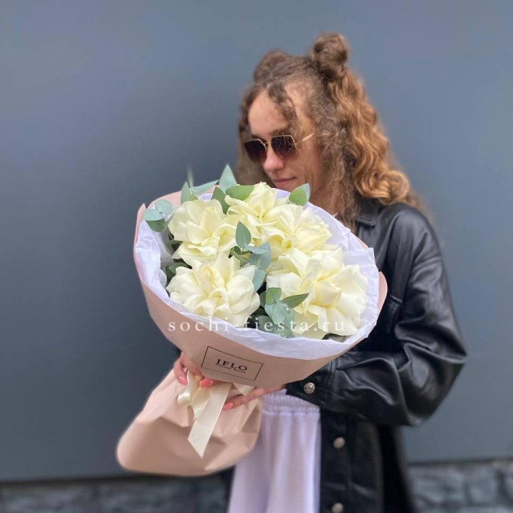 5 Белых французских роз в Нижневартовске