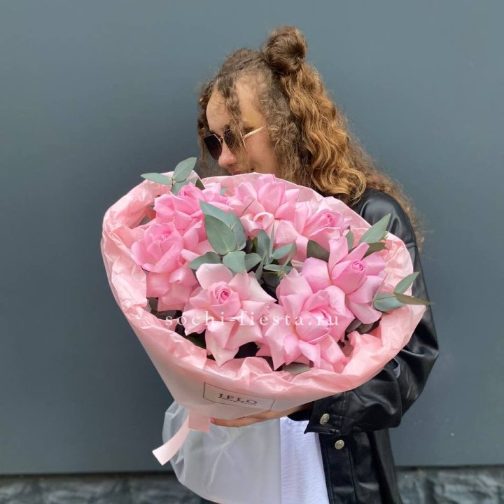 7 розовых роз в Нижневартовске